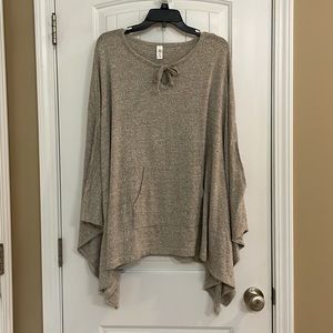 Ladies tan cape by new directions one size